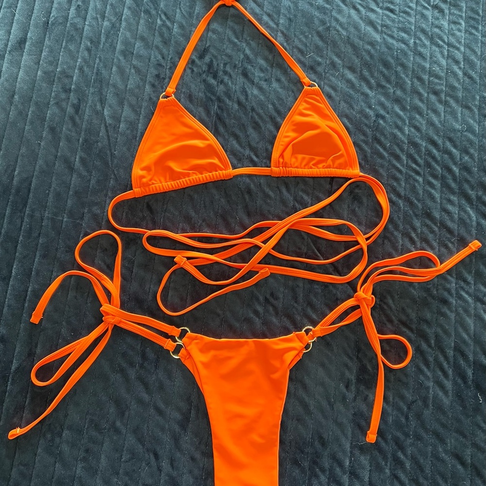 Blackbough Swim Bikini Set - Small Top & Medium Bottoms 🧡🐚🪸